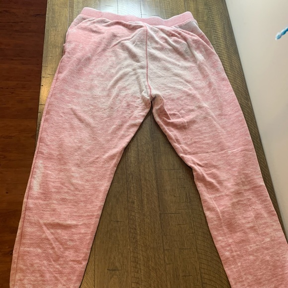 Pink sweatpants from roxy! Worn a bit - Picture 2 of 3